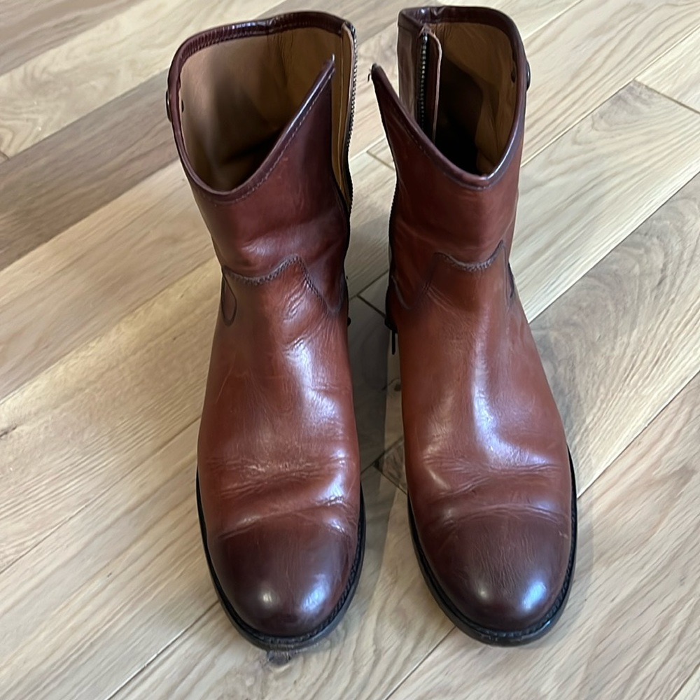 Excellent Frye boots! Barely worn